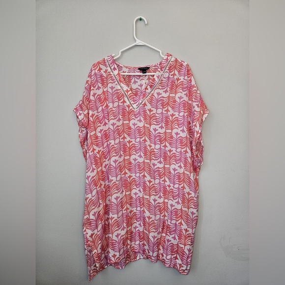 Tahari Coverup Tunic Top.
Pink/White
Size XXL - Picture 4 of 12